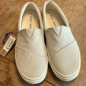 NWT: women’s Alpargata Fenix slip one. 9.5